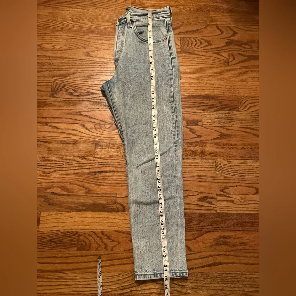 Levis levi’s red